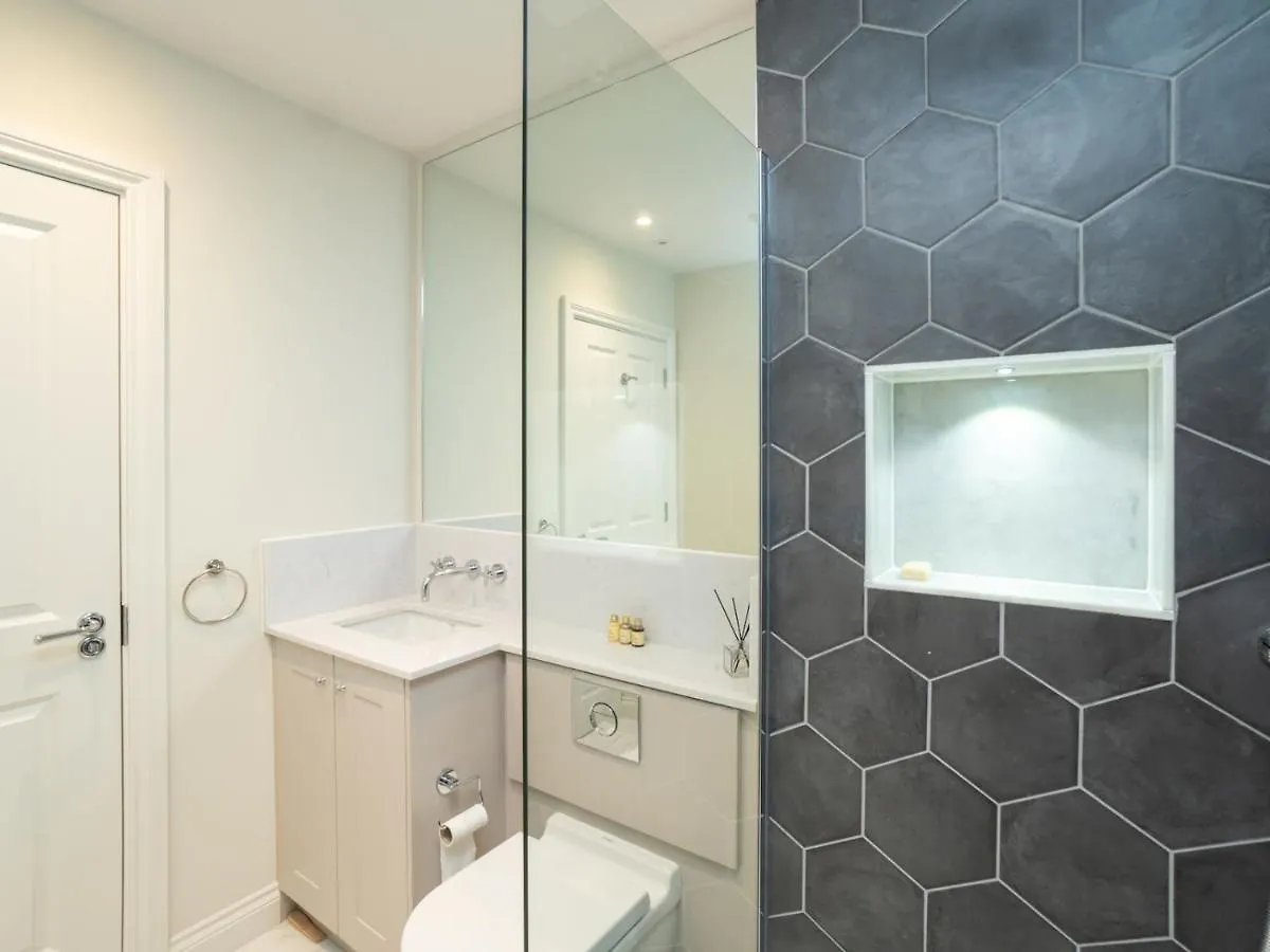 Pass The Keys Quiet 1 Bed Central Apartment With Parking Bath 0*,  United Kingdom