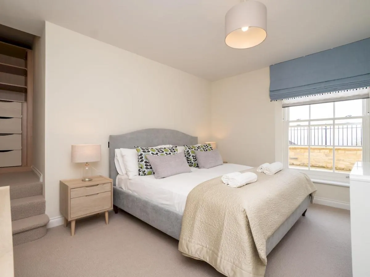 Pass The Keys Quiet 1 Bed Central Apartment With Parking Bath 0*,  United Kingdom