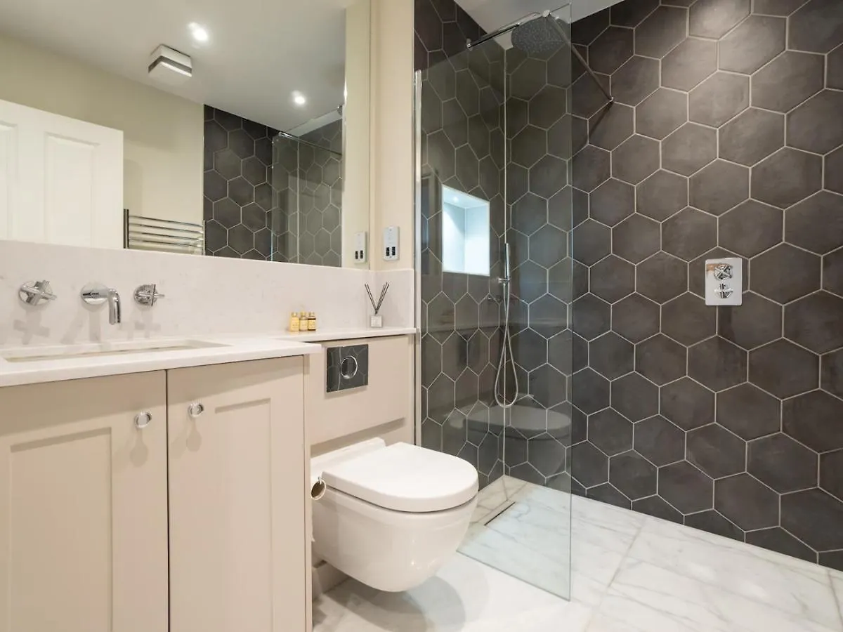 Pass The Keys Quiet 1 Bed Central Apartment With Parking Bath